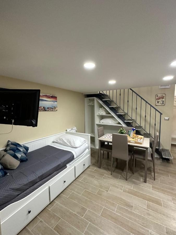 Napoli Centro - La Casa Di Cate Bed & Breakfast Екстериор снимка